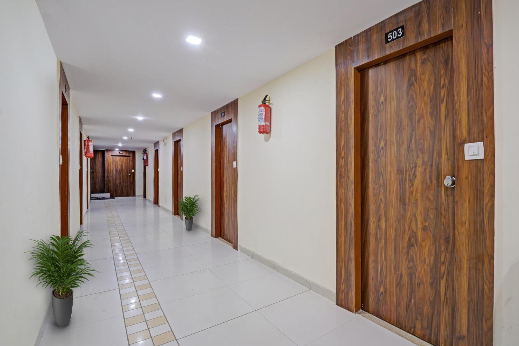 Hotel O Neelkamal Ахмедабад Экстерьер фото