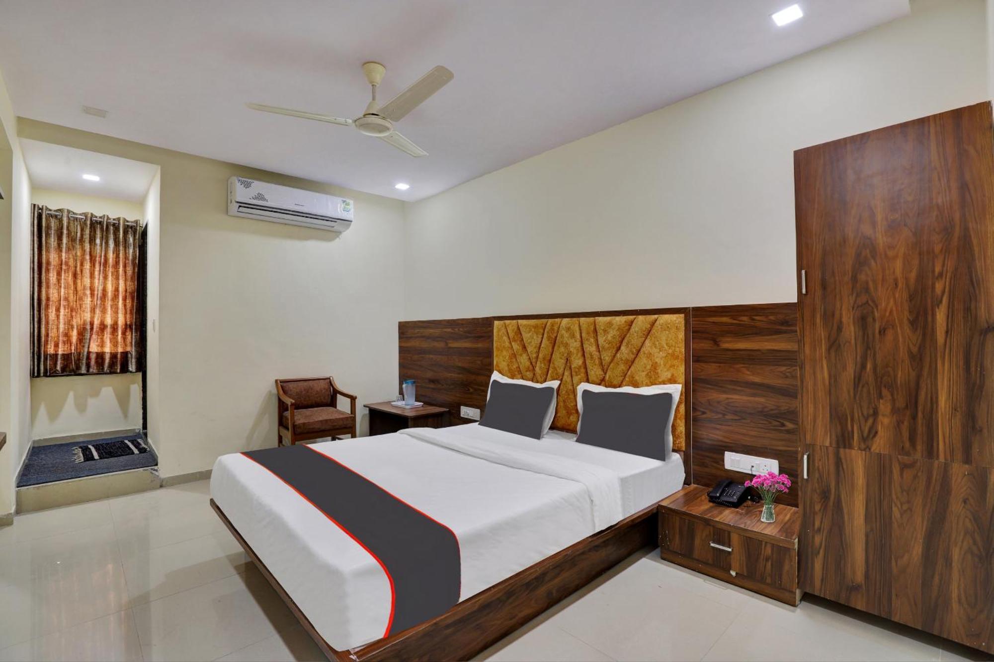 Hotel O Neelkamal Ахмедабад Экстерьер фото