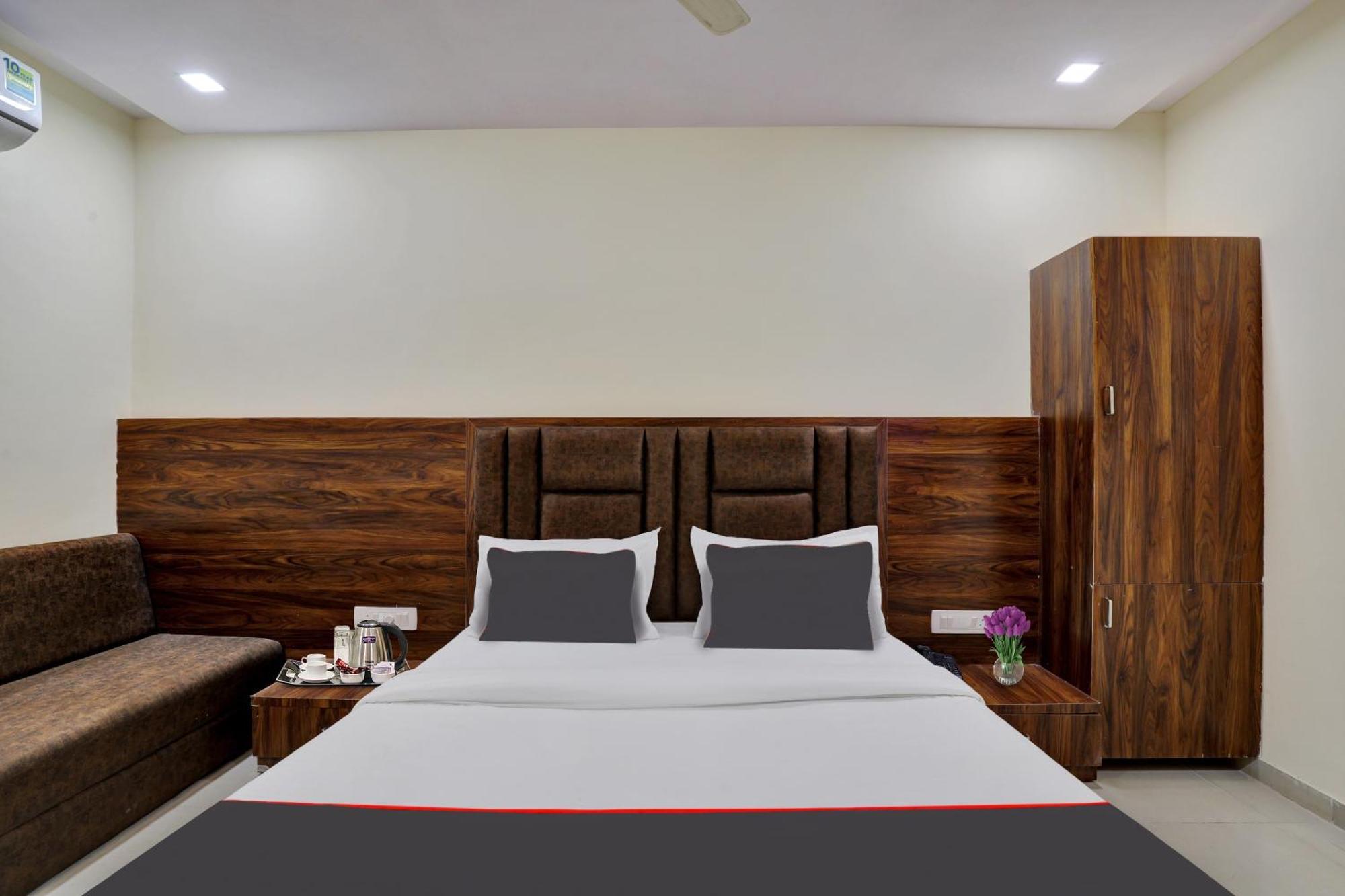 Hotel O Neelkamal Ахмедабад Экстерьер фото